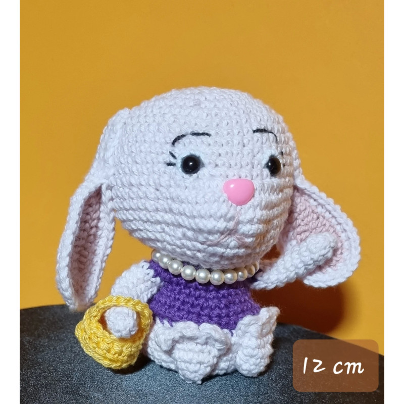 "Le lapin blanc avec collier" de Pâques